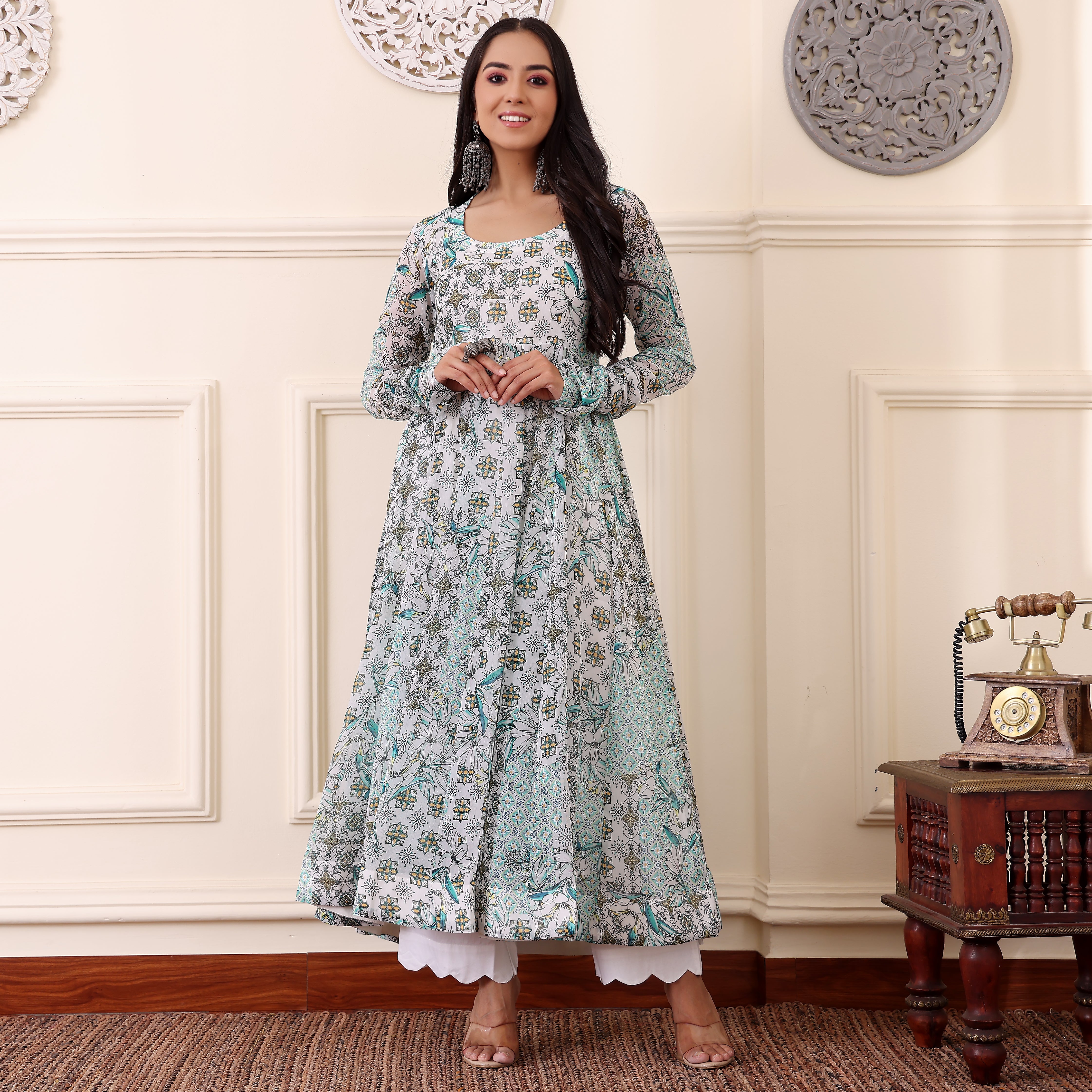 Minari Georgette Kalidar kurta