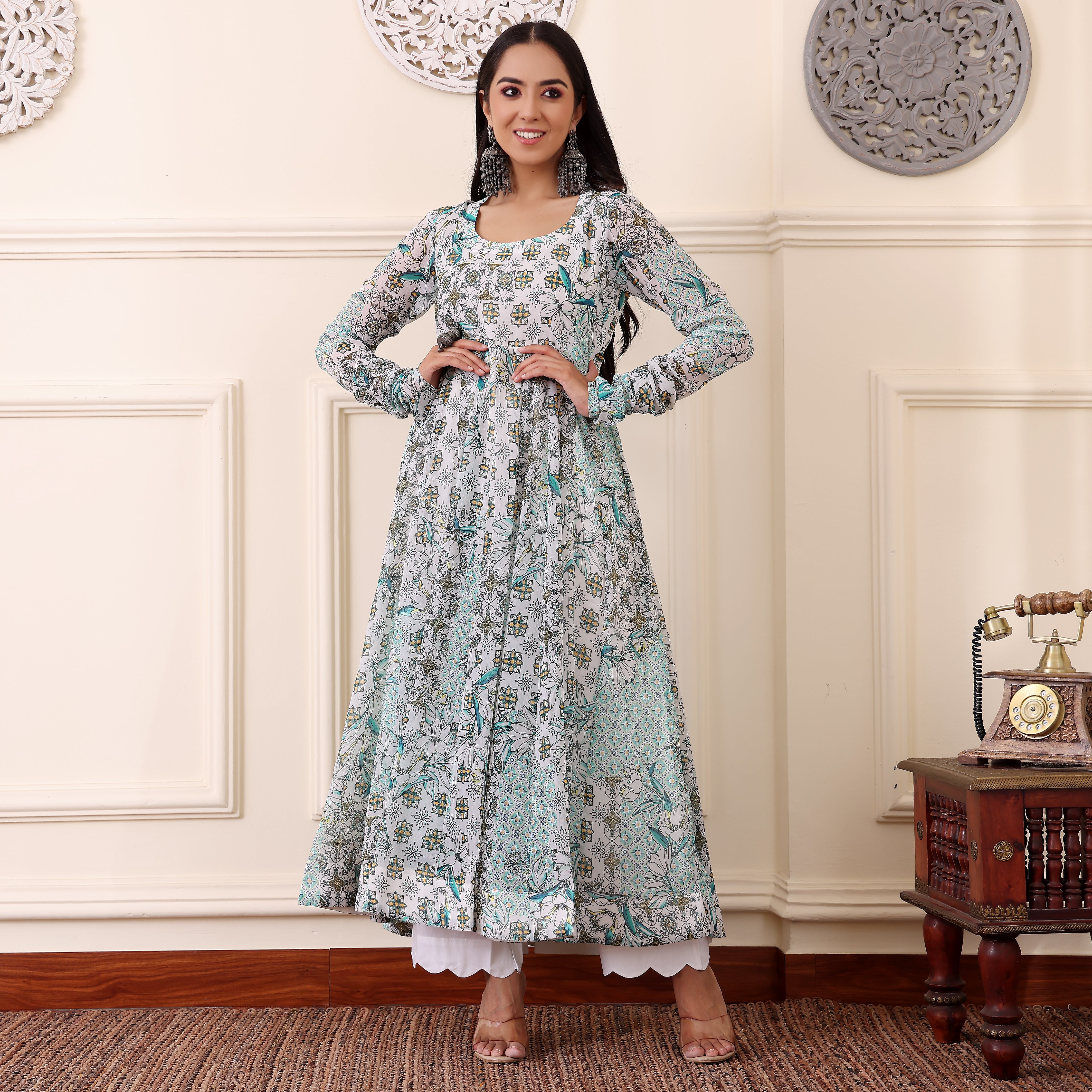 Minari Georgette Kalidar kurta