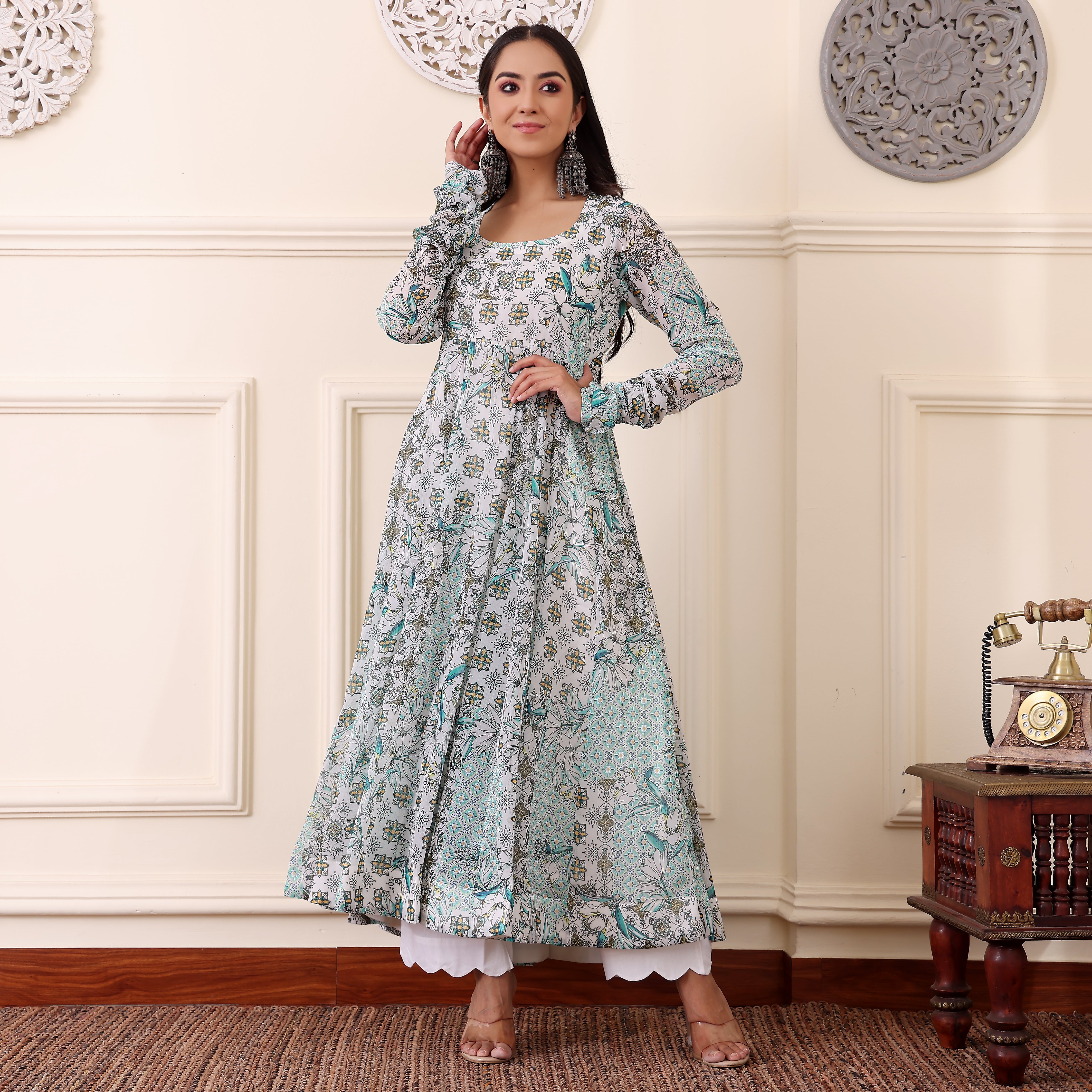 Minari Georgette Kalidar kurta