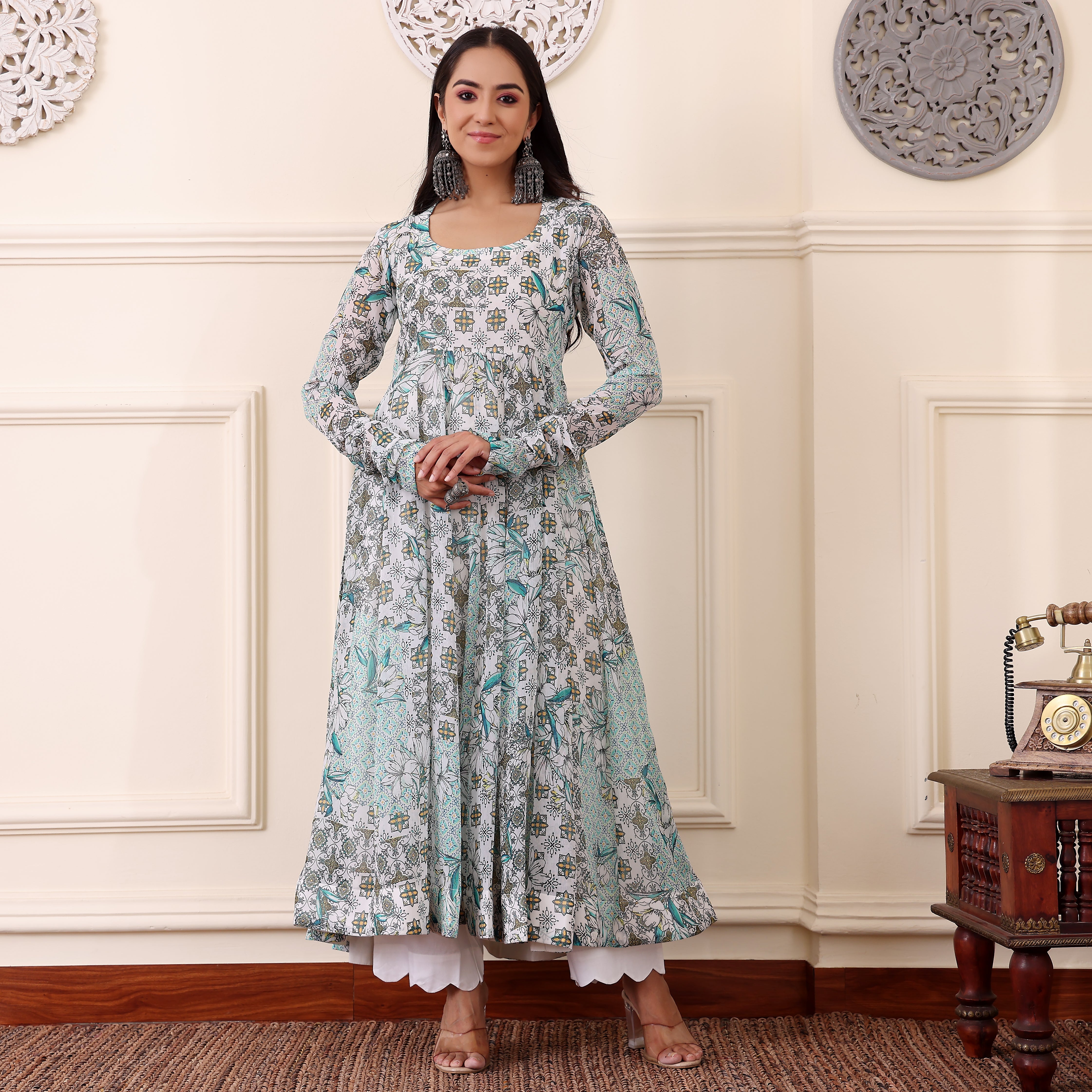 Minari Georgette Kalidar kurta