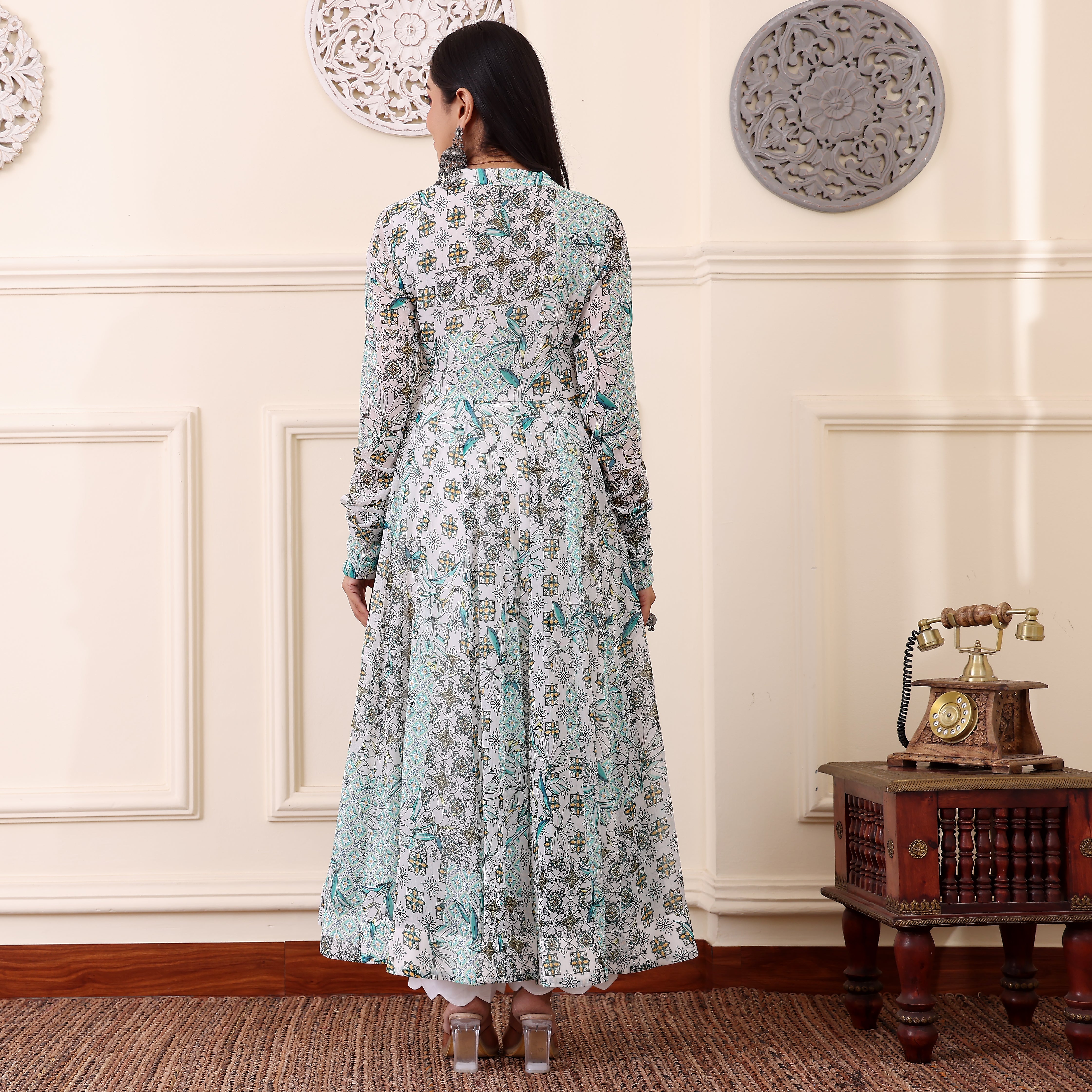 Minari Georgette Kalidar kurta